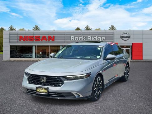 Used 2023 Honda Accord Touring image 2