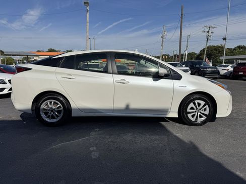 Used 2018 Toyota Prius Two w/ Prius Two Safety Plus Package FWD image 4