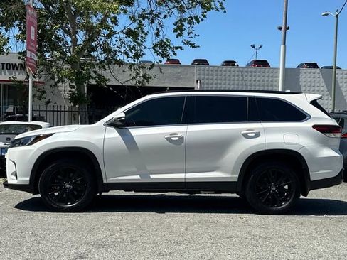 Used 2019 Toyota Highlander SE AWD/4WD image 7
