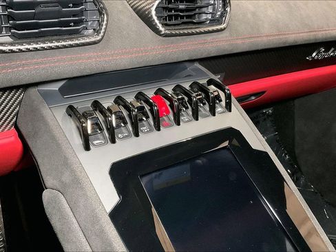 Used 2024 Lamborghini Huracan Tecnica image 32