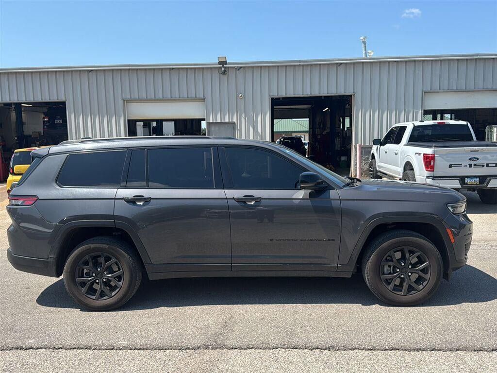 Used 2024 Jeep Grand Cherokee L Laredo AWD/4WD image 2