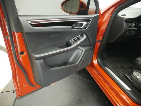 Certified 2023 Porsche Macan S AWD/4WD image 4
