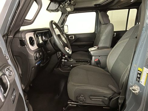 Used 2024 Jeep Wrangler Unlimited Sahara AWD/4WD image 13