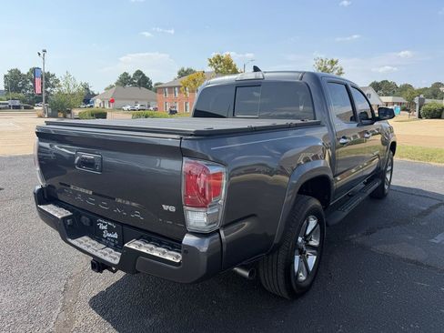 Used 2019 Toyota Tacoma Limited RWD image 6