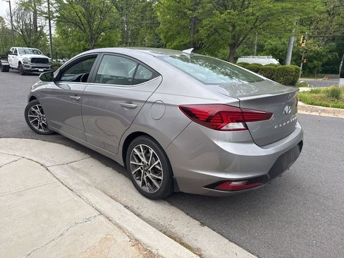 Used 2020 Hyundai Elantra Limited image 5
