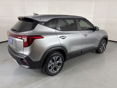 New 2026 Kia Seltos LX image 8