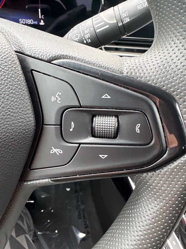 Used 2025 Chevrolet Trax LT FWD image 18