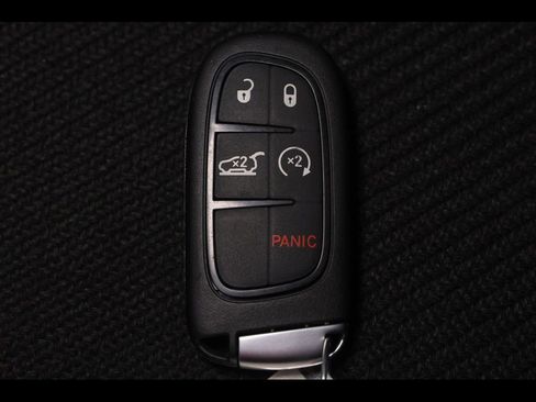 Used 2022 Jeep Cherokee Latitude Lux w/ Sun & Sound Group image 30