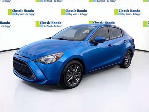 Used 2019 Toyota Yaris LE image 3