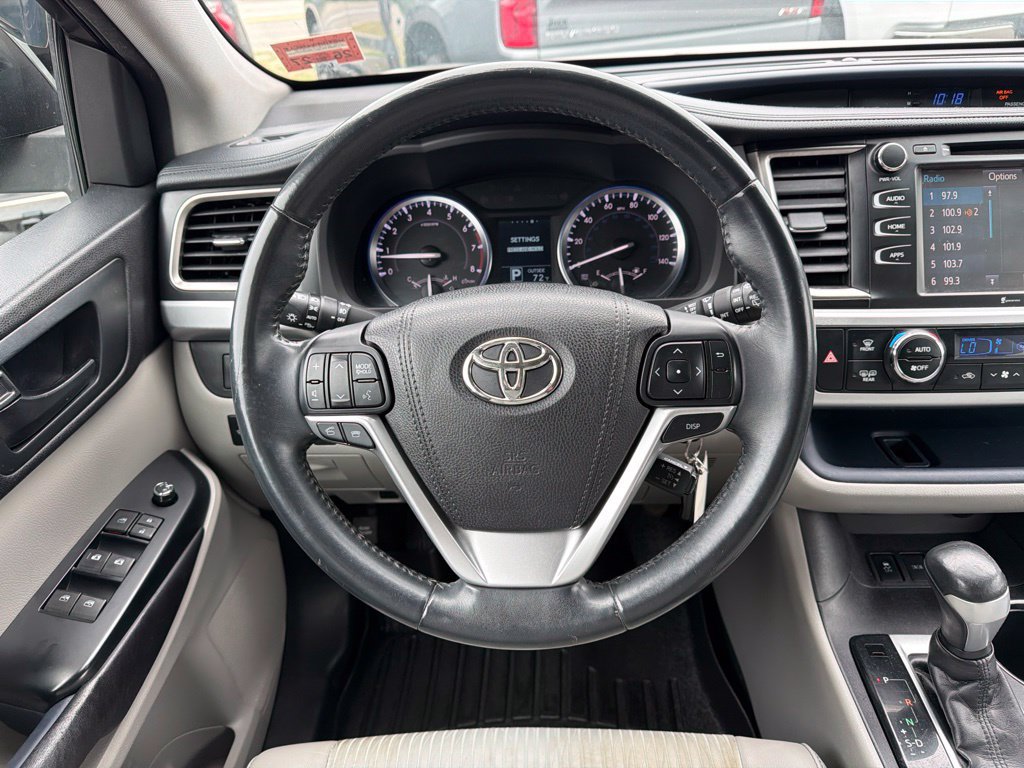 Used 2016 Toyota Highlander Plus AWD/4WD image 11