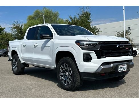 Used 2024 Chevrolet Colorado Z71 w/ Safety Package image 8