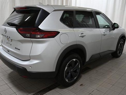 Used 2024 Nissan Rogue SV image 12