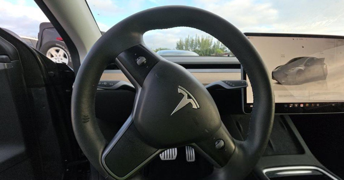 Used 2023 Tesla Model Y Performance AWD/4WD image 3