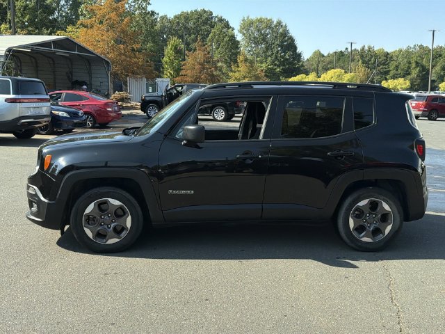 Used 2017 Jeep Renegade Sport w/ Power & Air Group FWD image 2