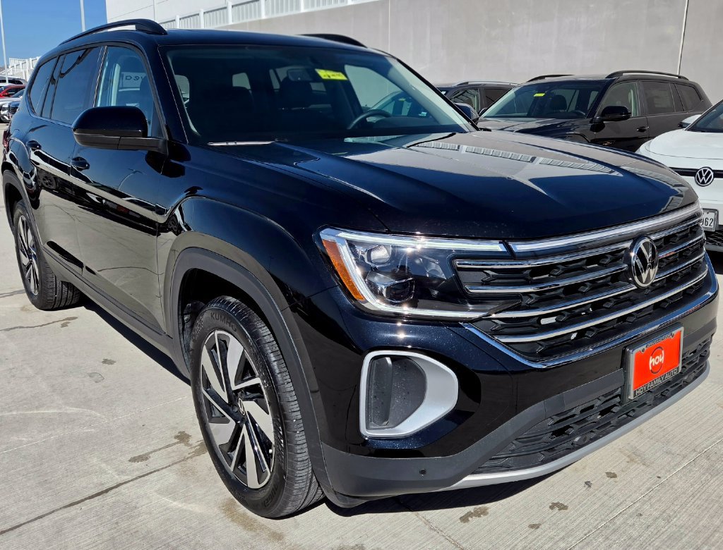 Certified 2026 Volkswagen Atlas SE FWD image 2