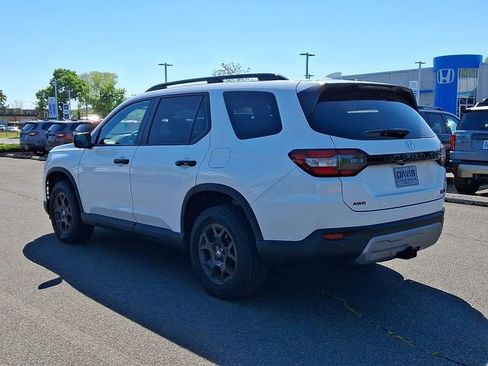 Used 2025 Honda Pilot TrailSport image 4