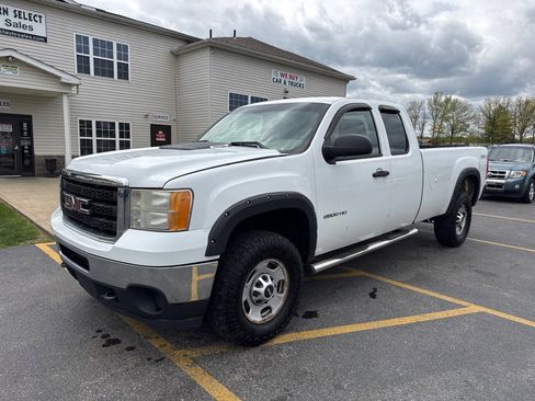 Used 2011 GMC Sierra 2500 W/T AWD/4WD image 2