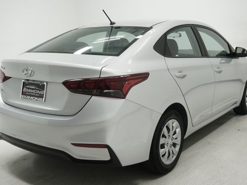 Used 2021 Hyundai Accent SE FWD image 4