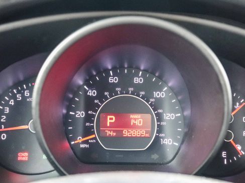 Used 2016 Kia Soul + FWD image 27