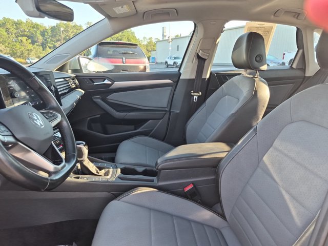 Used 2025 Volkswagen Jetta SE FWD image 17