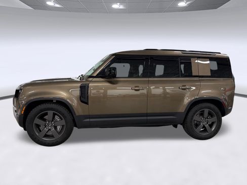 Used 2025 Land Rover Defender 110 S AWD/4WD image 2