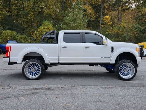 Used 2017 Ford F250 Lariat w/ Lariat Ultimate Package AWD/4WD image 9