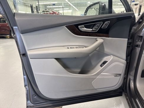 Used 2019 Audi Q7 3.0T Premium Plus w/ Premium Plus Package AWD/4WD image 13