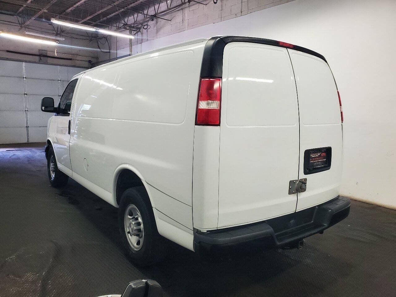Used 2018 Chevrolet Express 2500 w/ Driver Convenience Package RWD image 5