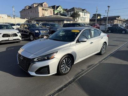 Used 2023 Nissan Altima 2.5 SV