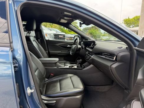 Used 2025 Buick Envista Sport Touring w/ Convenience II Package FWD image 17