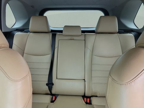 Used 2019 Toyota RAV4 XLE Premium FWD image 9