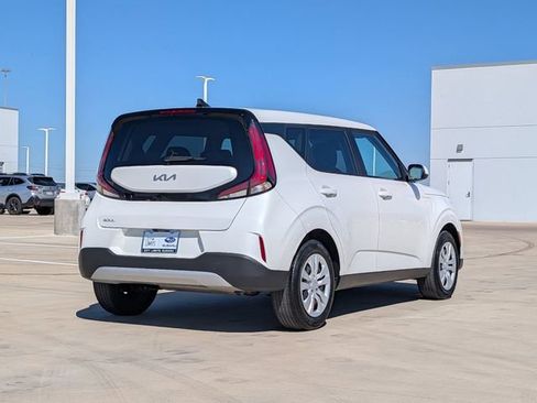 Used 2023 Kia Soul LX image 5