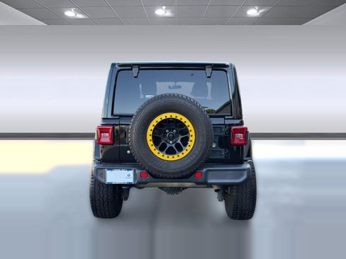 Used 2018 Jeep Wrangler Unlimited Sahara AWD/4WD image 10