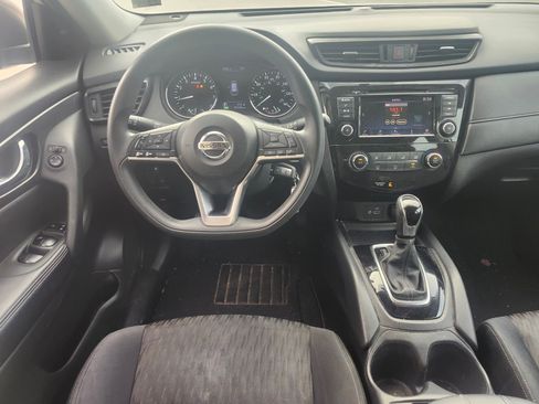 Used 2018 Nissan Rogue S image 6