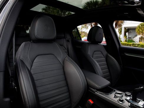 New 2025 Alfa Romeo Stelvio Sprint image 39