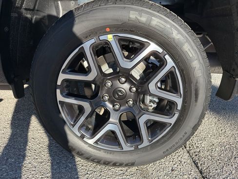 New 2026 RAM 1500 Laramie AWD/4WD image 18
