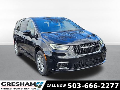 New 2026 Chrysler Pacifica Limited image 1