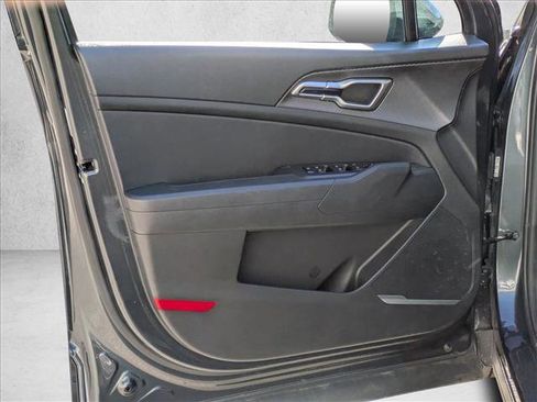 Used 2024 Kia Sportage LX image 10