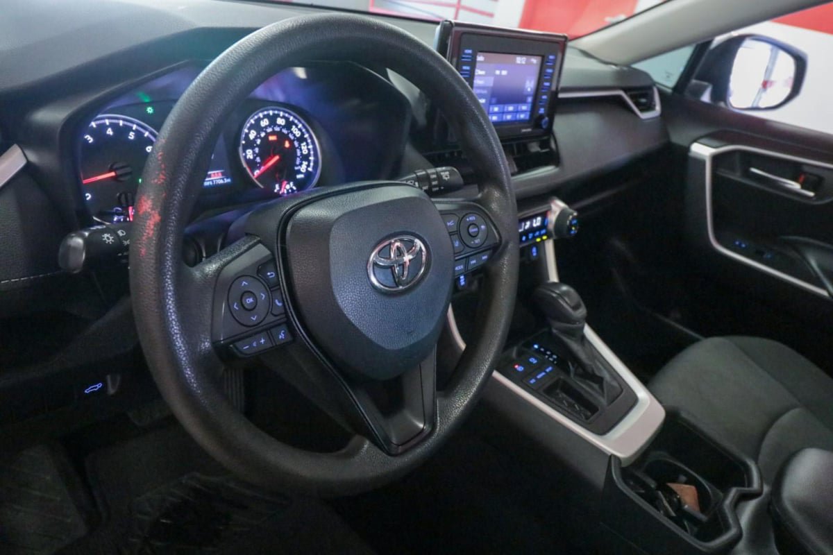 Used 2022 Toyota RAV4 XLE w/ Convenience Package FWD image 12