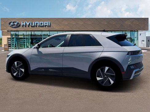 New 2025 Hyundai Ioniq 5 SE image 4