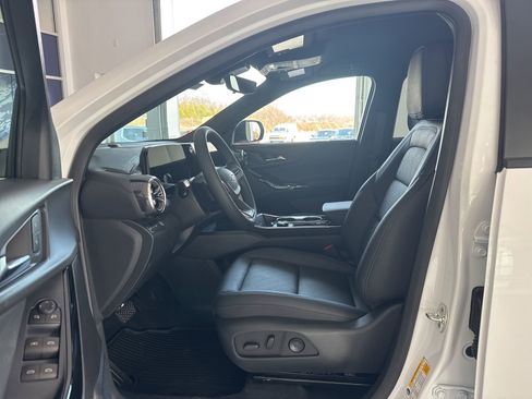 New 2026 Chevrolet Equinox LT w/ Convenience Package II FWD image 17