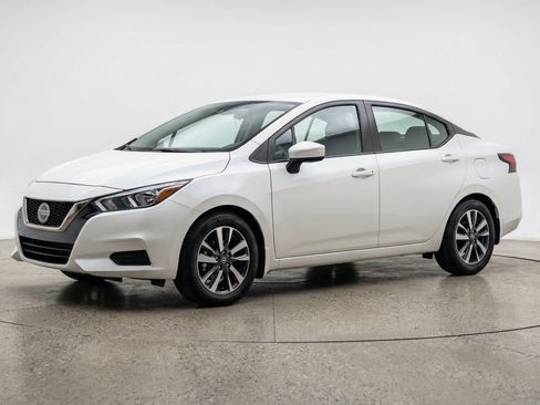 Used 2025 Nissan Versa SV FWD image 3