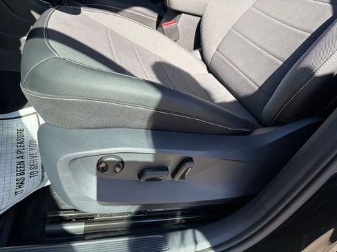 Used 2022 Volkswagen Taos SE image 14