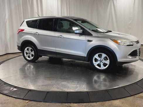 Used 2015 Ford Escape SE image 3