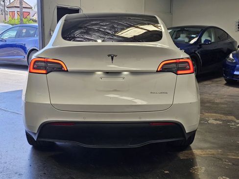 Used 2021 Tesla Model Y Long Range AWD/4WD image 3