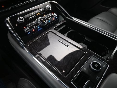 Used 2018 Lincoln Navigator Reserve w/ Technology Package image 29