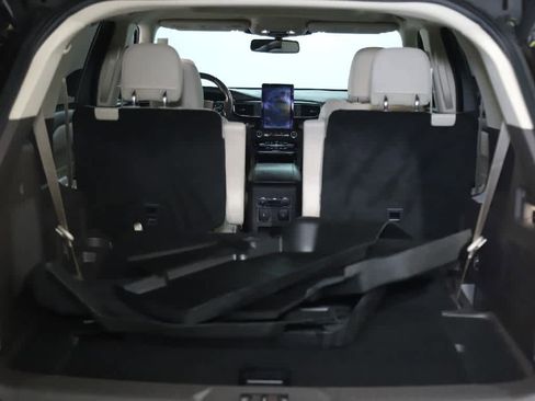 Used 2020 Ford Explorer Platinum w/ Premium Technology Package AWD/4WD image 33