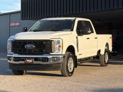 Used 2024 Ford F250 XL w/ XL Chrome Package image 3