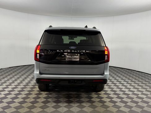 Used 2025 Ford Expedition Active AWD/4WD image 9