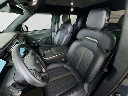 Used 2022 Rivian R1T Launch Edition image 12